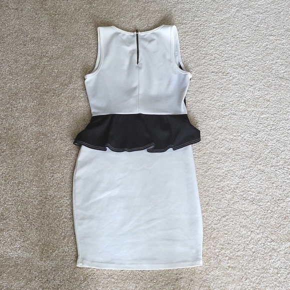 White mini dress with black lace and peplum detail - Picture 2 of 3